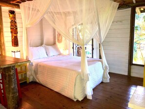 Economy-Suite, 1 Schlafzimmer, Mikrowelle, zum Garten hin | 1 Schlafzimmer, Zimmersafe, individuell dekoriert