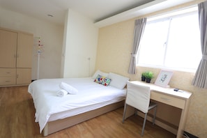 Habitación económica doble, 1 cama doble, baño privado | Edredones de plumas, cortinas opacas, wifi gratis y ropa de cama