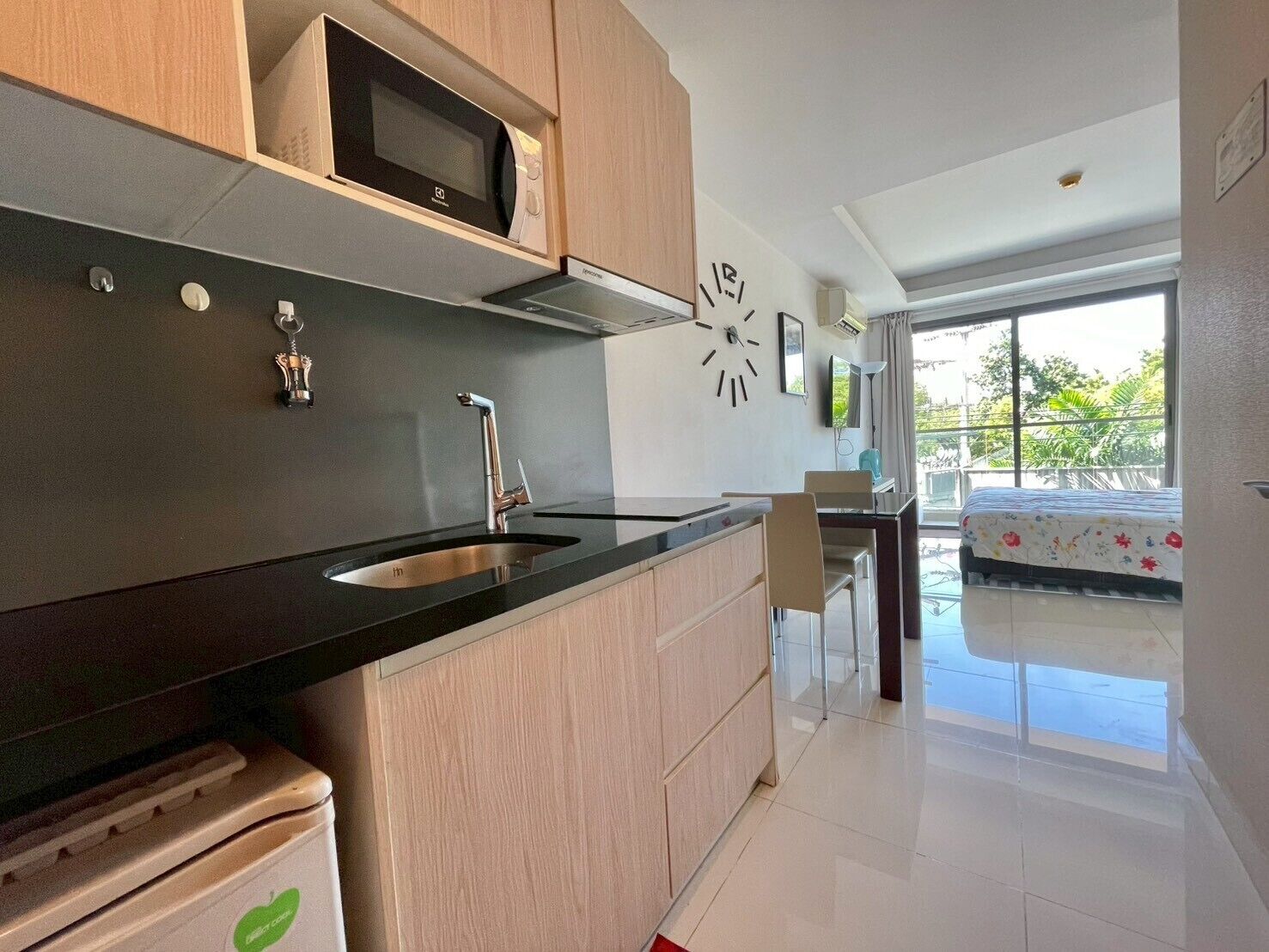 開放式客房 | 私人廚房 | 雪櫃、微波爐、爐具、電熱水壺