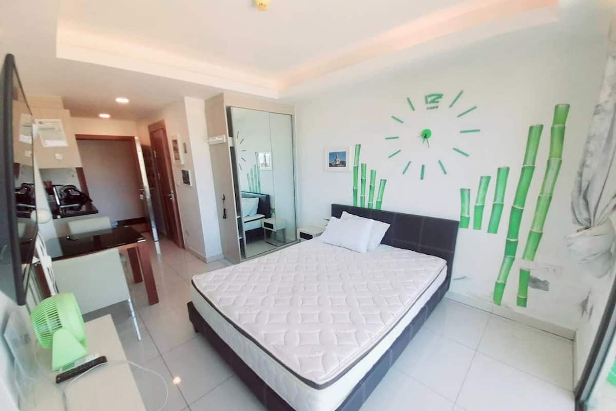Studio | 1 bedroom, in-room safe, free WiFi