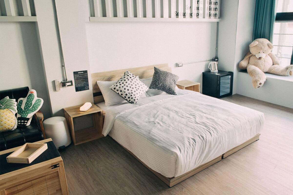 Classic Double Room | In-room safe, rollaway beds (surcharge), WiFi (free)