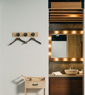 Economy Double Room | Bathroom | Shower, free toiletries, hair dryer, slippers