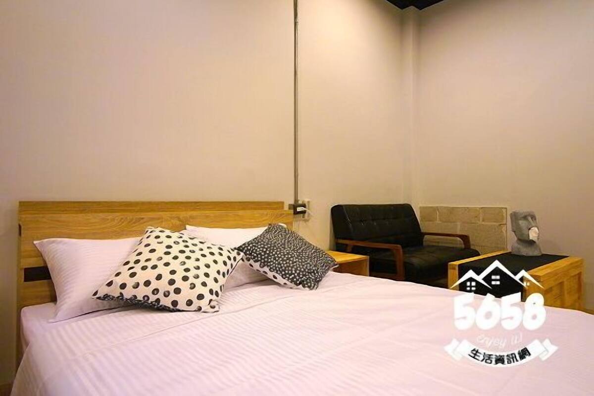 Economy Double Room | In-room safe, rollaway beds (surcharge), WiFi (free)