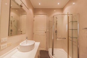 4 Bedrooms Villa | Bathroom