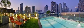 A rooftop pool area with a view of a city skyline at dusk. - Le D'Tel Bangkok (Bangkok)
