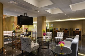 Lobby sitting area - Le D'Tel Bangkok (Bangkok)