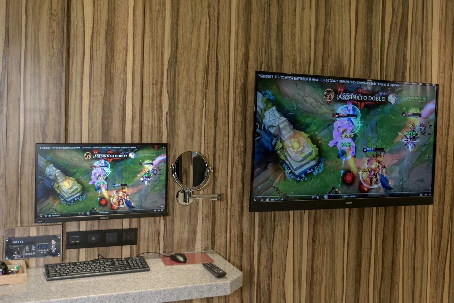 gallery double room, jetted tub | tech