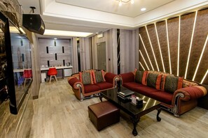 Family Twin Room, 1 Bedroom, Jetted Tub (with karaoke) | Living room | LCD TV - Point Motel (Taoyuan City)