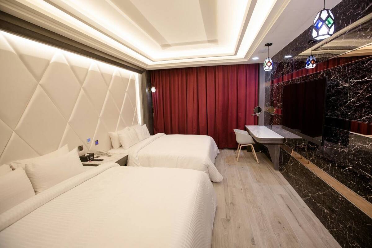 Desk, blackout curtains, soundproofing, free WiFi