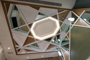 Signature Double Room, 1 Queen Bed, Jetted Tub | Desk, blackout drapes, soundproofing, free WiFi - Point Motel (Taoyuan City)