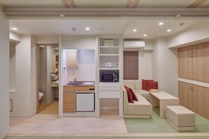 Habitación familiar, para no fumadores | Caja de seguridad en la habitación, wifi gratis y ropa de cama 