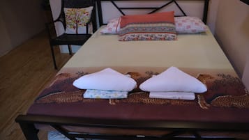 Desk, iron/ironing board, rollaway beds, free WiFi