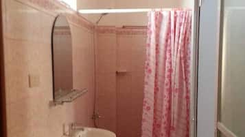 Shower, free toiletries, towels