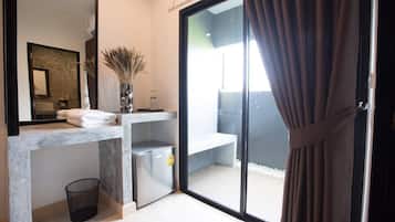 Deluxe Room with Balcony | Room amenity