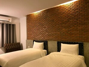 โต๊ะทำงาน, ผ้าม่านกันแสง, ห้องเก็บเสียง, Wi-Fi ฟรี
