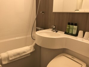 Ensemble douche/baignoire, articles de toilette gratuits, sèche-cheveux