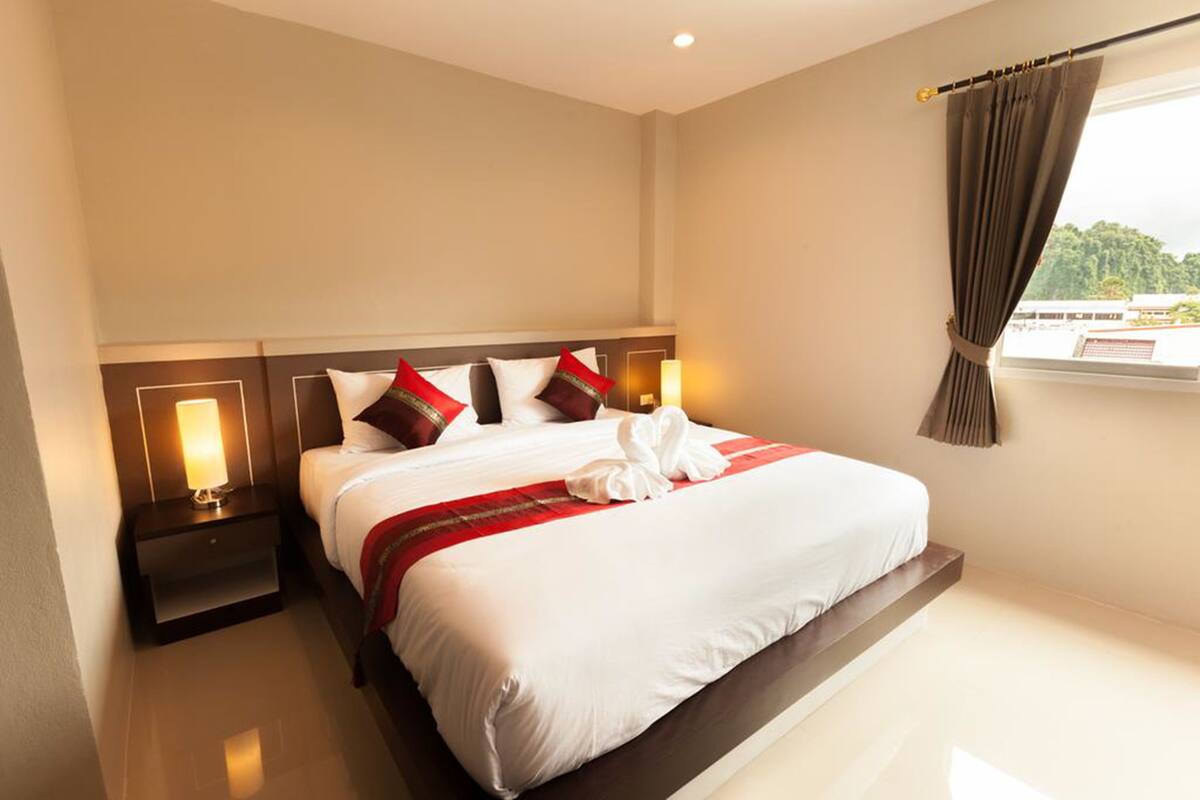 Desk, rollaway beds, free WiFi, bed sheets