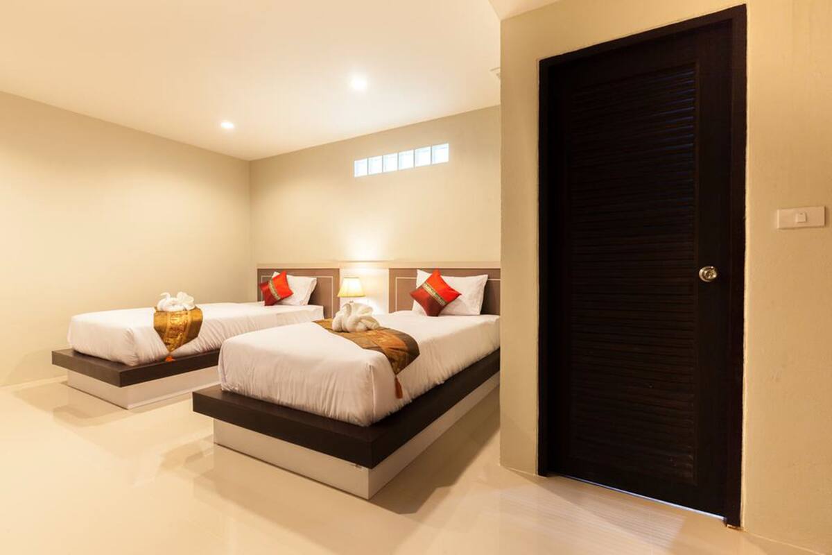 Desk, rollaway beds, free WiFi, bed sheets