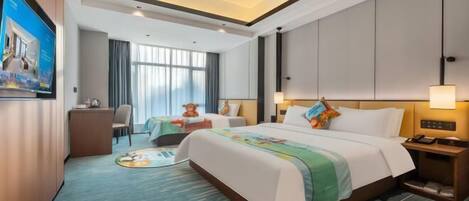 Íróasztal, sötétítőfüggöny, vasaló/vasalódeszka és ingyenes wifi