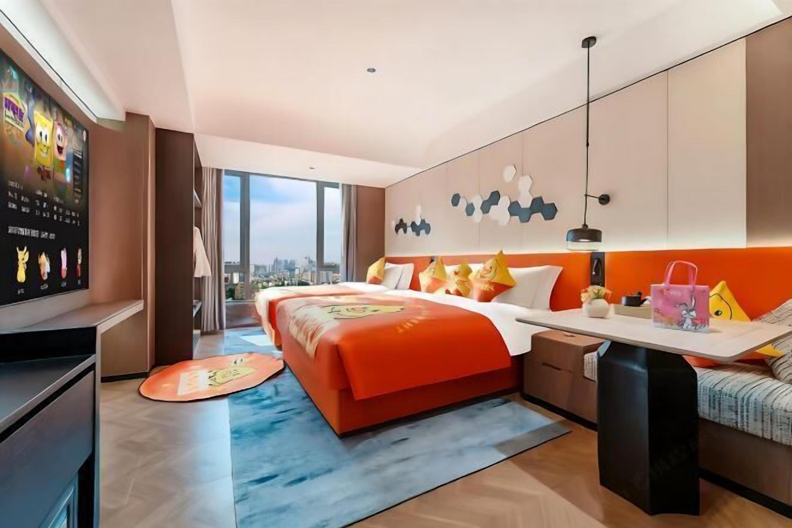 Escritorio, cortinas opacas, tabla de planchar con plancha y wifi gratis