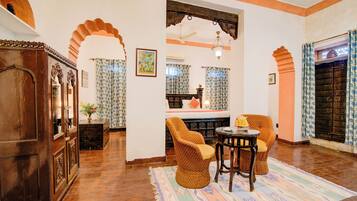 Club Room | Premium bedding, individually decorated, individually furnished, desk