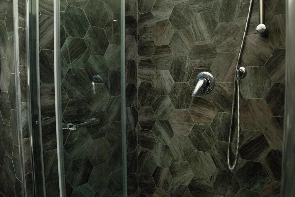 Superior Double Room | Bathroom | Shower, free toiletries, hair dryer, bidet