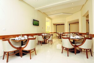 Breakfast, lunch, dinner served; local and international cuisine 