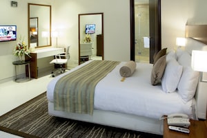 Caja de seguridad en la habitación, escritorio y cunas gratuitas