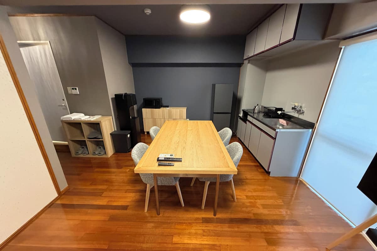 Traditional-Zimmer, Nichtraucher, Küche | Schreibtisch, laptopgeeigneter Arbeitsplatz, schallisolierte Zimmer