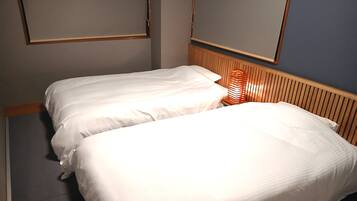 Desk, laptop workspace, soundproofing, free WiFi