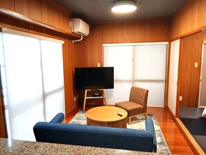 高層階DXルーム 36平米 キッチ  ン付き 禁煙 | リビング エリア | 40 インチのテレビ (デジタル放送視聴可)