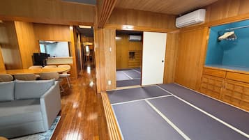 Meja, ruang kerja komputer riba, kalis bunyi, Wi-fi percuma