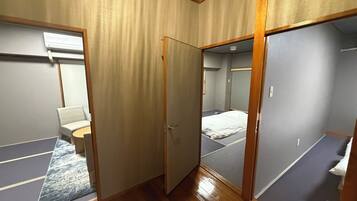 Desk, laptop workspace, soundproofing, free WiFi