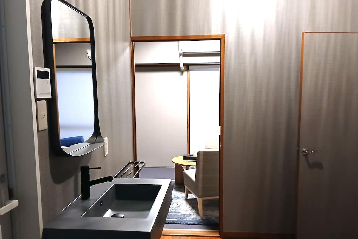 Superior-Zimmer | Schreibtisch, laptopgeeigneter Arbeitsplatz, schallisolierte Zimmer