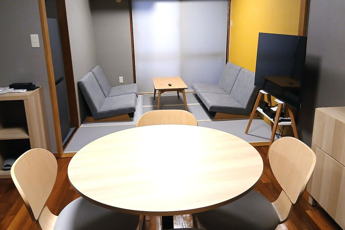 Zimmer im japanischen Stil, 2 Schlafzimmer | Schreibtisch, laptopgeeigneter Arbeitsplatz, schallisolierte Zimmer