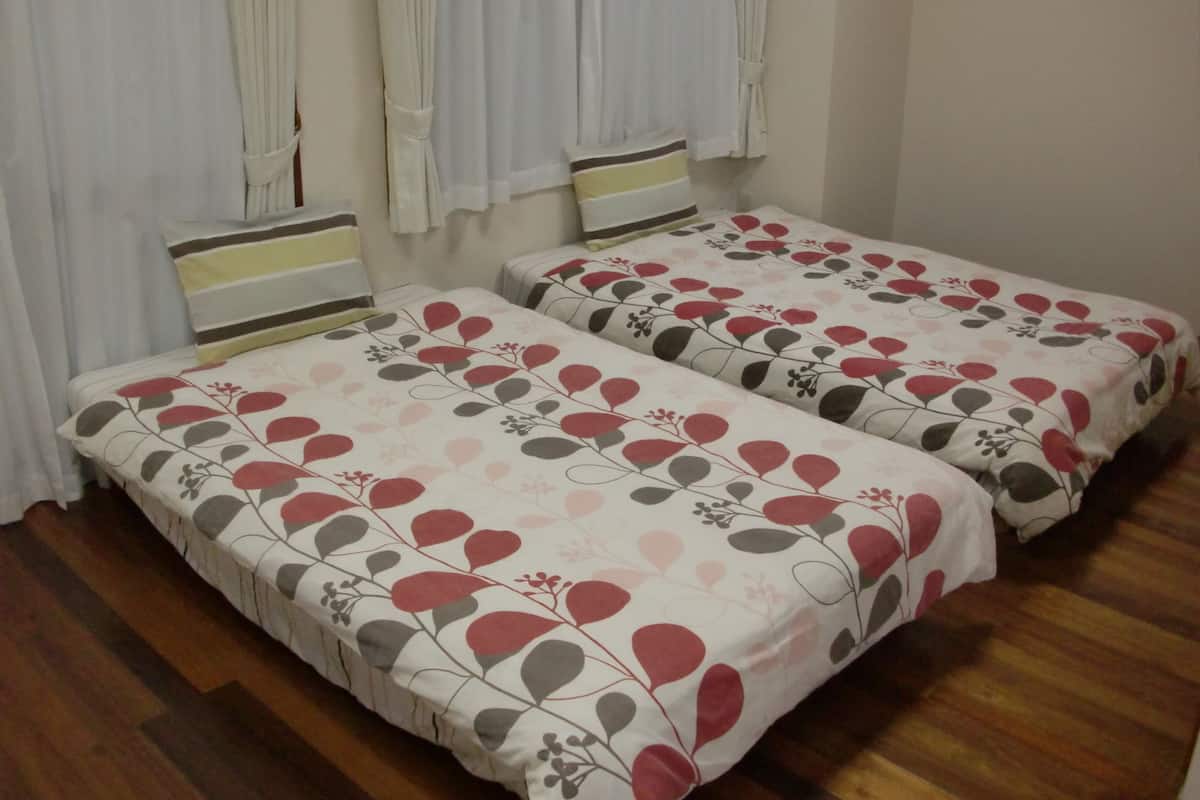Quarto duplo luxo, para não fumantes, cozinha (30m2) | Escrivaninha, quartos à prova de som, Wi-Fi de cortesia, roupa de cama