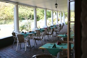 Restaurant - The Nest Drakensberg Hotel (Cathkin Park)