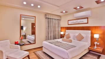 Superior Room | In-room safe, desk, soundproofing, iron/ironing board