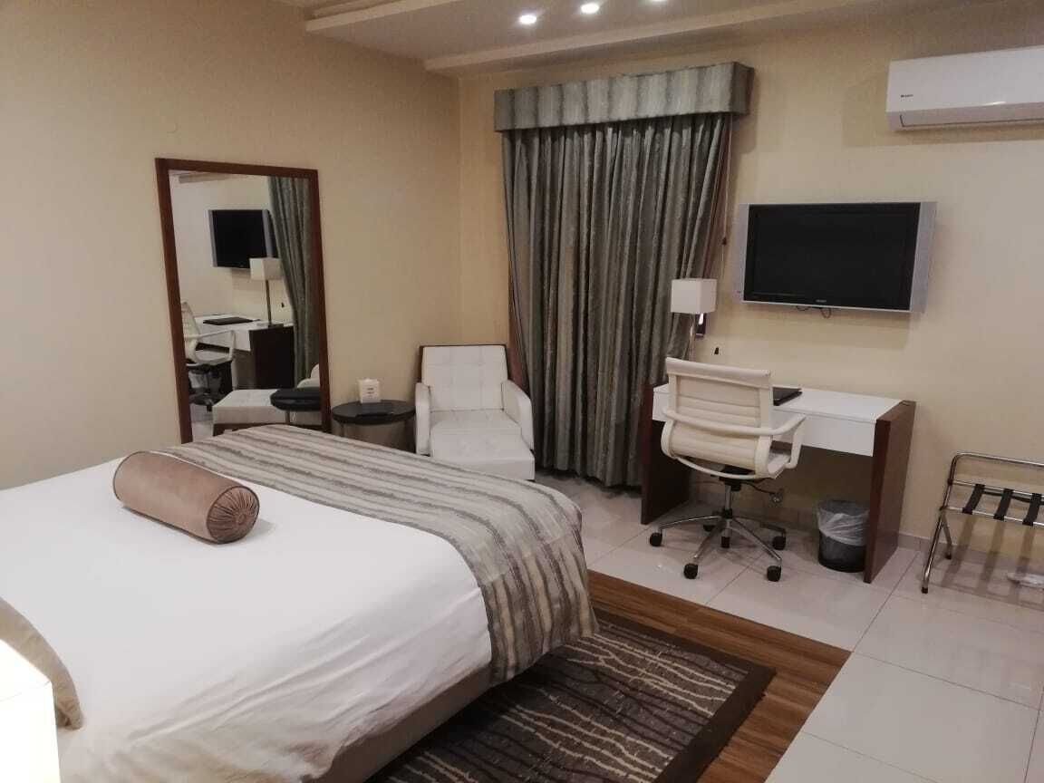 superior room | minibar, in-room safe, desk, soundproofing