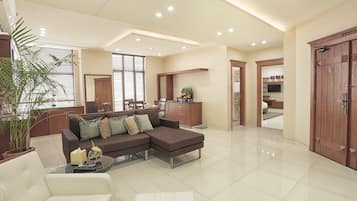 Deluxe Suite | Living area | Flat-screen TV, fireplace