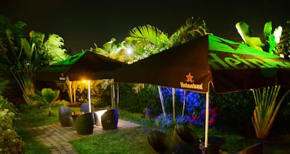 Five to Five Hotel