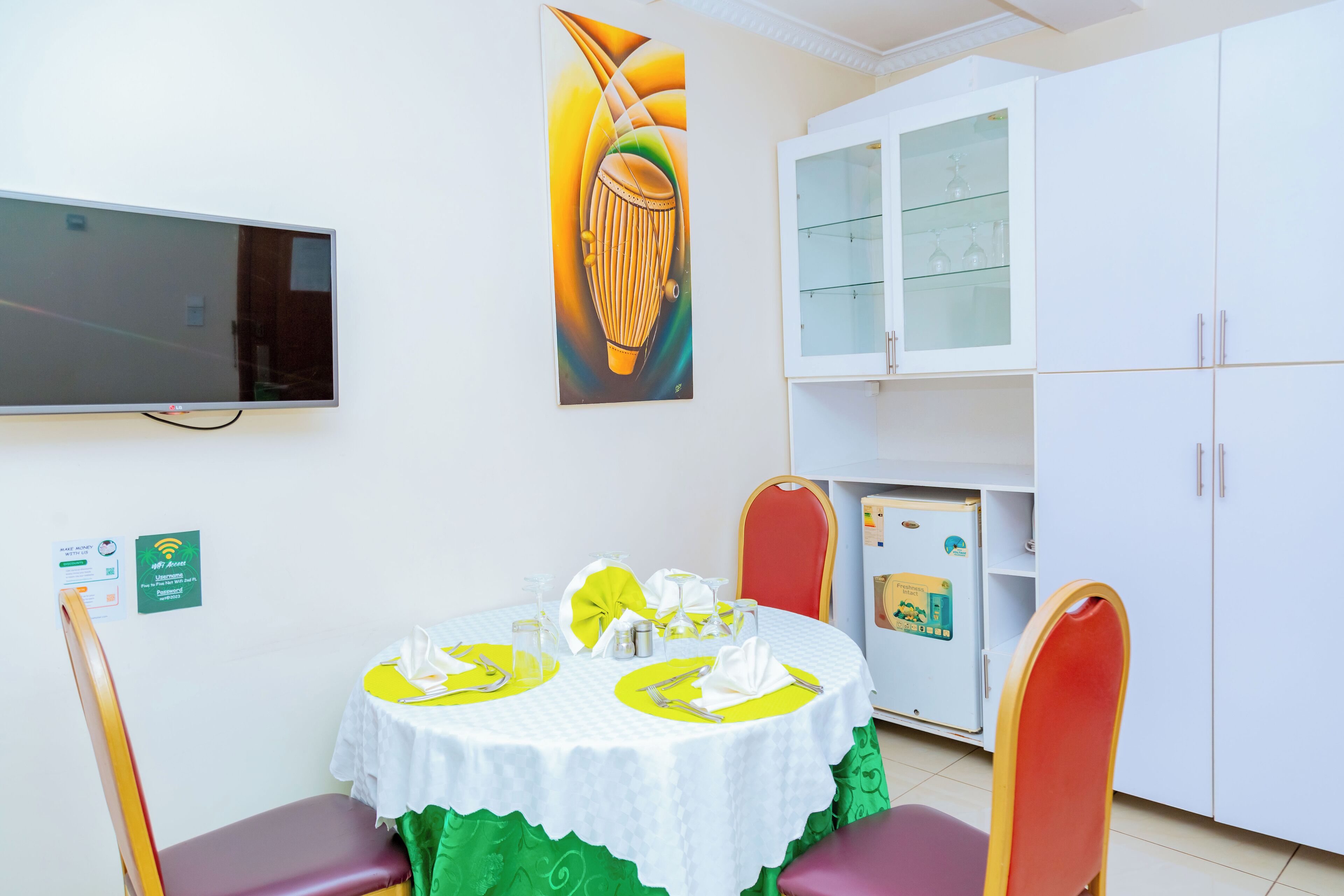 grand suite | living area | 32-inch flat-screen tv with cable channels, tv, pay films