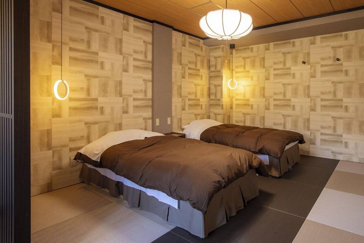 Habitación, no fumadores (Japanese-Style, with Shared Bathroom) | Caja fuerte, escritorio, wifi gratis y ropa de cama