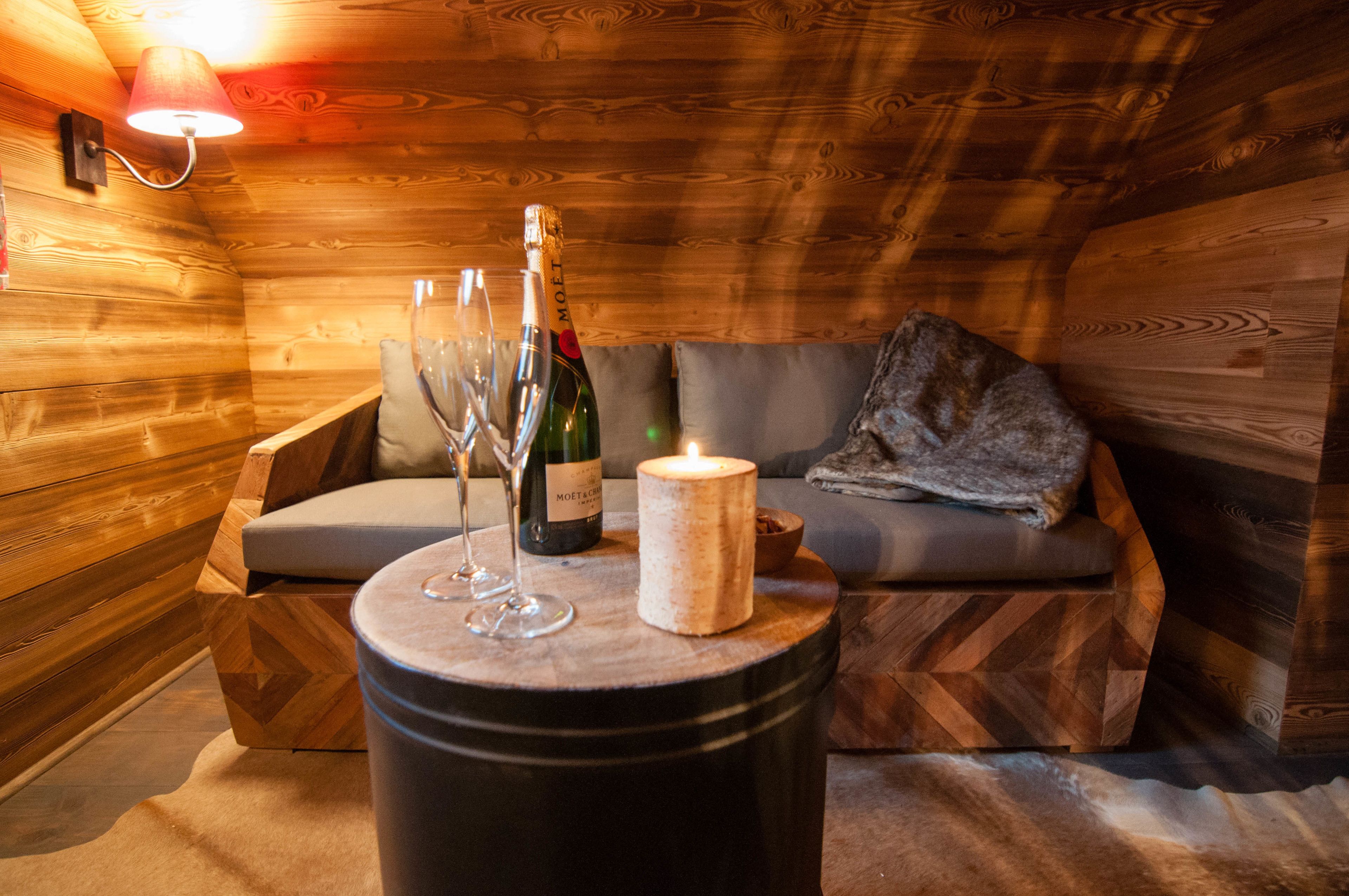 Le Secret de la Libellule | Living area | Flat-screen TV, fireplace