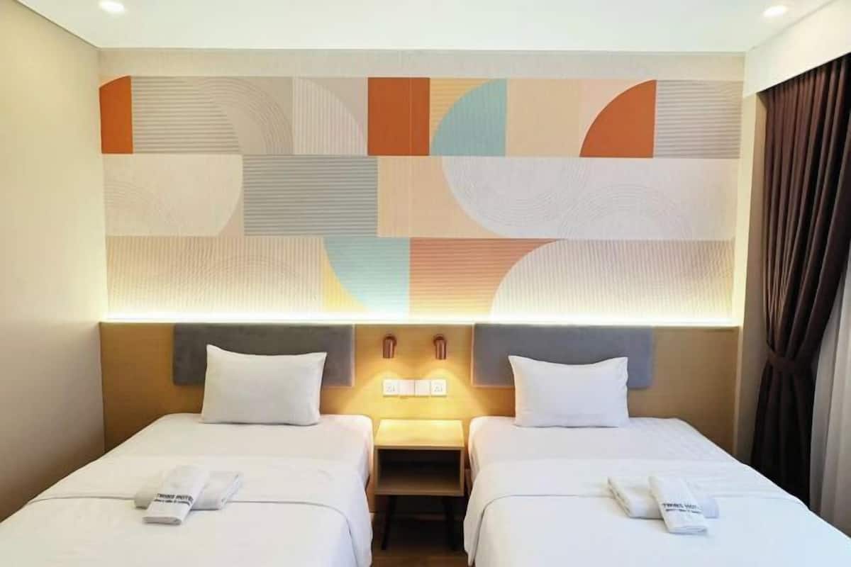 Premium bedding, minibar, individually furnished, laptop workspace