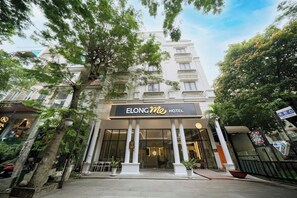 Front of property - Elong me Hotel (Ho Chi Minh City)