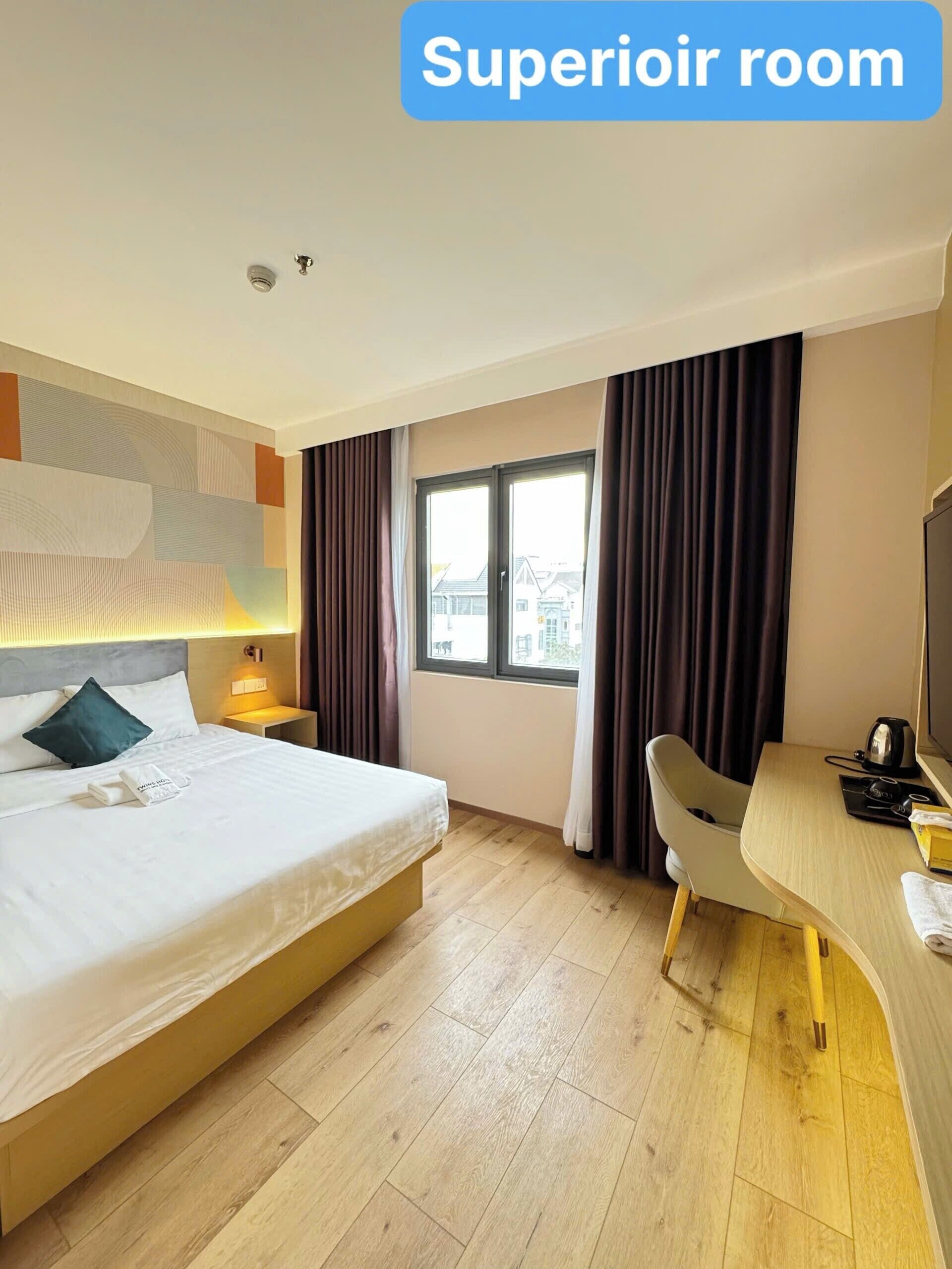 Superior Room, 1 Queen Bed | Premium bedding, minibar, individually furnished, laptop workspace