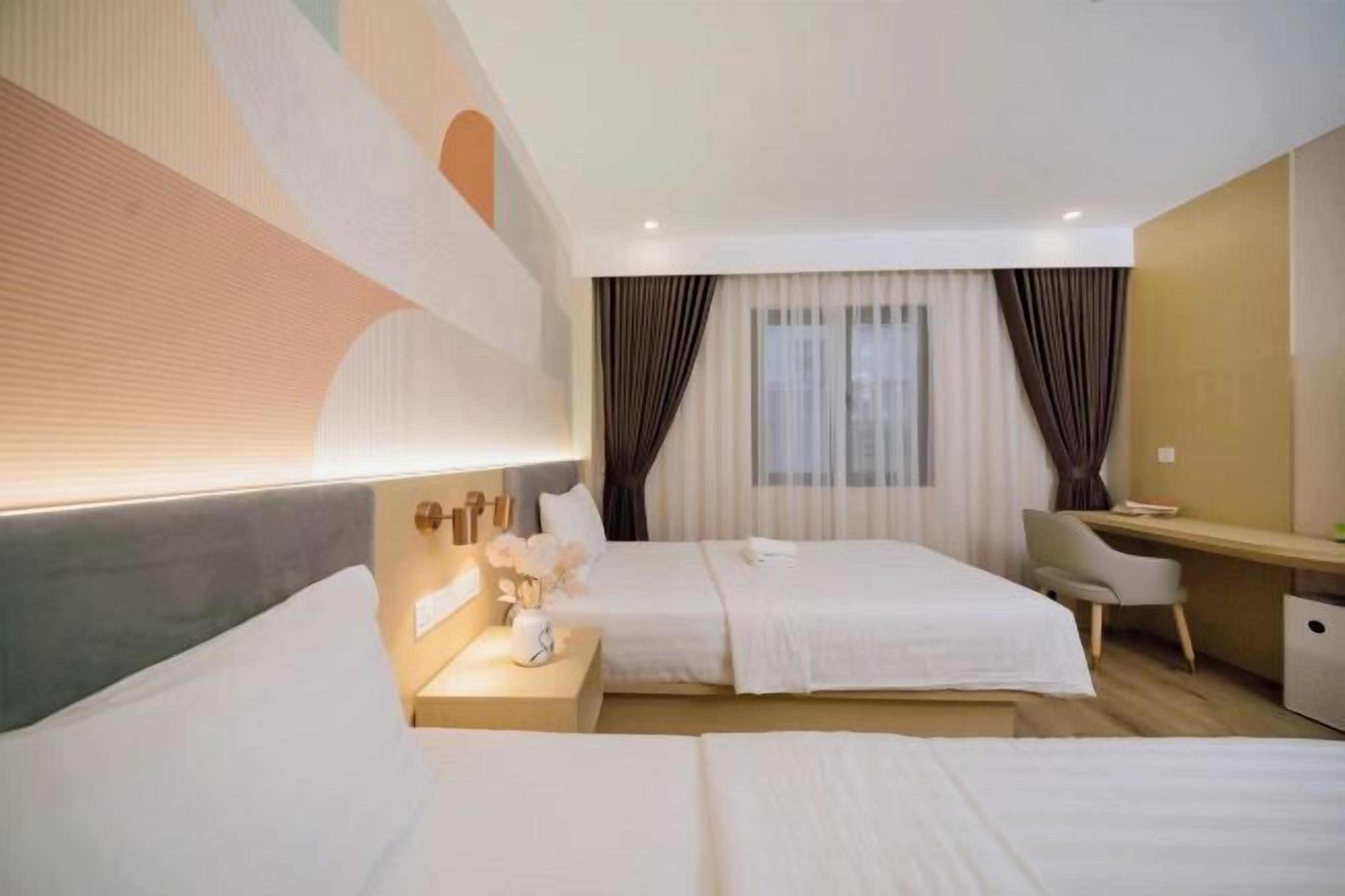 Premium bedding, minibar, individually furnished, laptop workspace