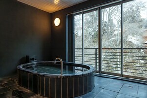 Suite with Mist Sauna, Large Twin | Free minibar, in-room safe, desk, free WiFi