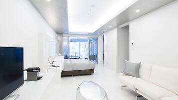 Free minibar, in-room safe, desk, free WiFi